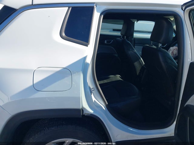 Jeep Compass Latitude 4x4 2025 3C4NJDBN2ST617389 Image 8