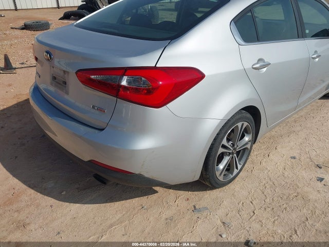 KNAFZ4A81G5598072 KIA FORTE EX