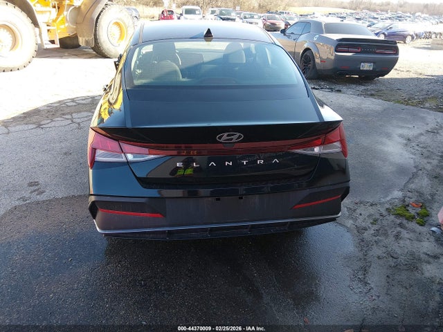KMHLL4DG2RU642725 Hyundai ELANTRA SE