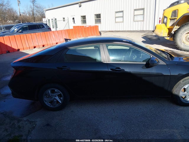 KMHLL4DG2RU642725 Hyundai ELANTRA SE
