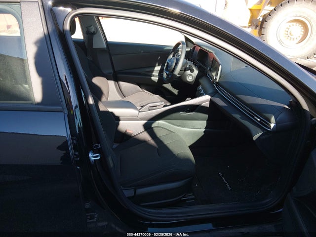 KMHLL4DG2RU642725 Hyundai ELANTRA SE