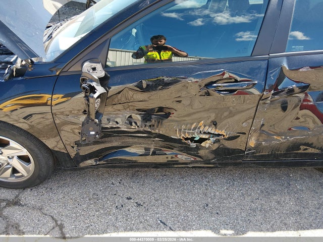KMHLL4DG2RU642725 Hyundai ELANTRA SE
