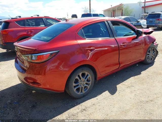 3MYDLBYV3KY521373 Toyota YARIS LE