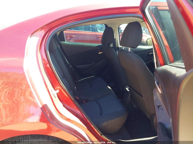3MYDLBYV3KY521373 Toyota YARIS LE