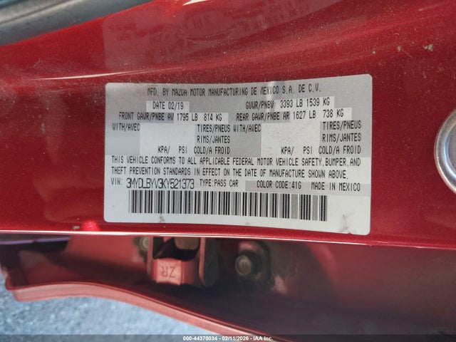 3MYDLBYV3KY521373 Toyota YARIS LE
