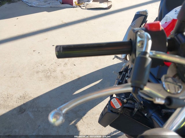 JS1VP55A8H2100602 Suzuki SV650