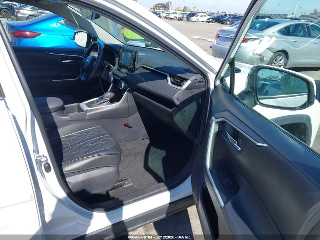 Toyota Rav4 Xle Premium 2022 2T3C1RFV2NW207333 Image 5