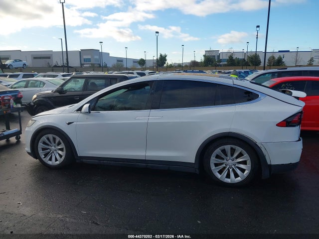 5YJXCAE2XHF029556 Tesla Model X 100d/75d/90d