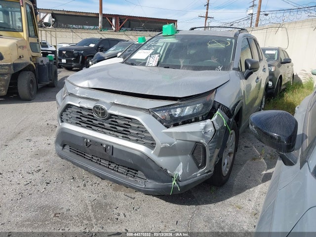 Toyota RAV4 LE 2020 JTMH1RFV1LD054945 Image 2