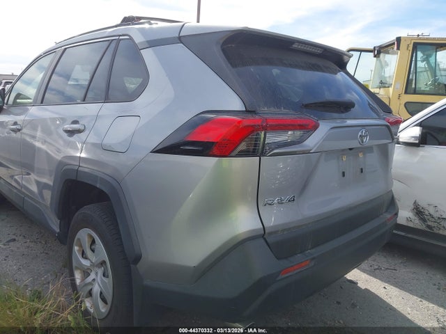 Toyota RAV4 LE 2020 JTMH1RFV1LD054945 Image 3