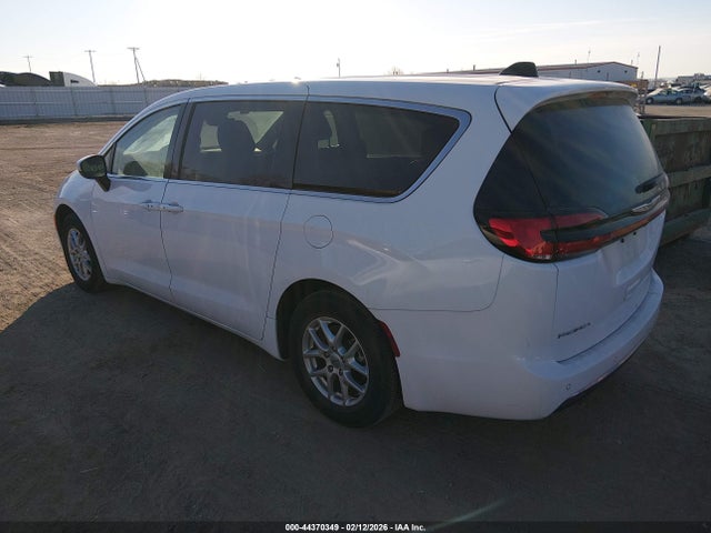 2023 CHRYSLER PACIFICA 2C4RC1BG2PR585789 Photo 2
