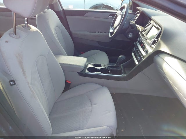 5NPE24AF9JH687722 Hyundai SONATA SE