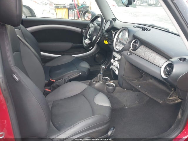 2010 MINI COOPER S CLUBMAN WMWMM3C56ATP94157 Photo 4