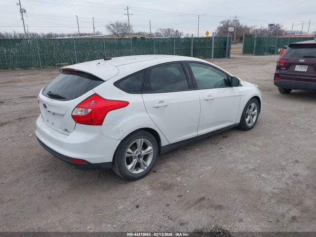 Ford FOCUS SE 2014 1FADP3K2XEL356013 Image 4