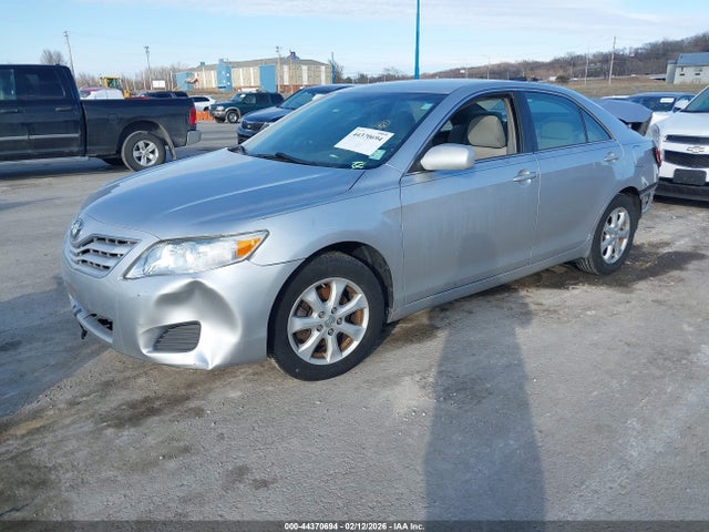 2011 Toyota Camry Le მანქანა იყიდება აუქციონზე, vin: 4T1BF3EK2BU185002, აუქციონის ნომერი: 44370694
