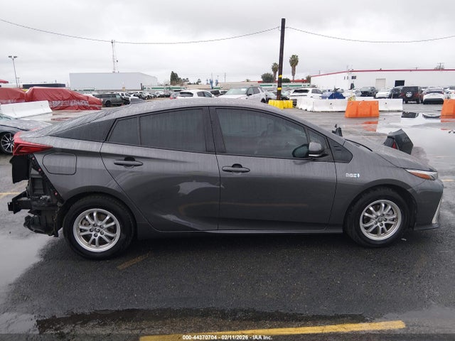 JTDKARFP7H3001946 Toyota Prius Prime Premium