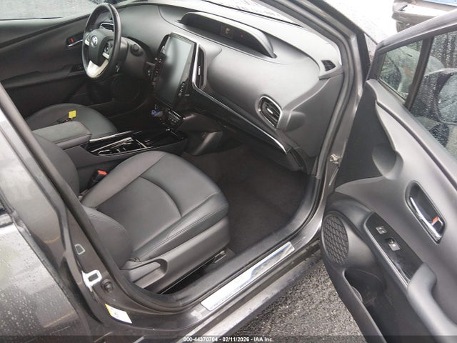 JTDKARFP7H3001946 Toyota Prius Prime Premium