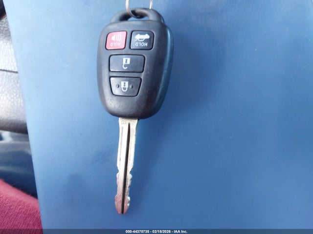 44370735 :رقم المزاد ، 4T1BF1FK0CU036785 vin ، 2012 Toyota Camry Le مزاد بيع