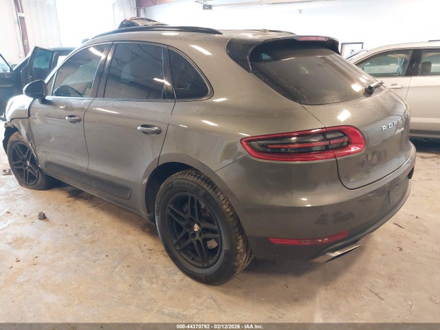 2018 PORSCHE MACAN WP1AA2A56JLB02473 Photo 2