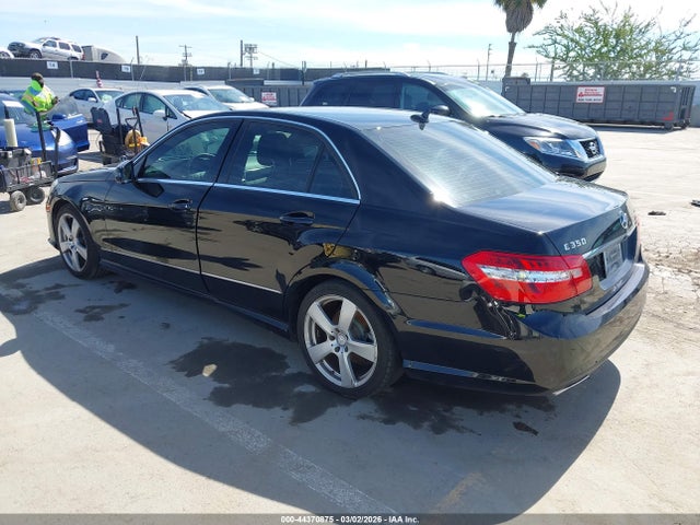 2011 MERCEDES-BENZ E 350 WDDHF8HB1BA333199 Photo 2