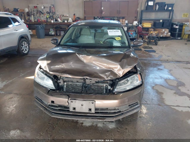2015 Volkswagen Jetta 1.8t Se მანქანა იყიდება აუქციონზე, vin: 3VWD07AJ9FM255699, აუქციონის ნომერი: 44370980