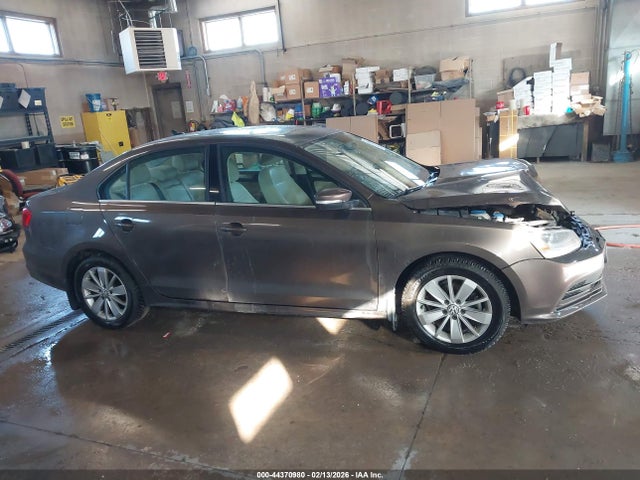 2015 Volkswagen Jetta 1.8t Se მანქანა იყიდება აუქციონზე, vin: 3VWD07AJ9FM255699, აუქციონის ნომერი: 44370980