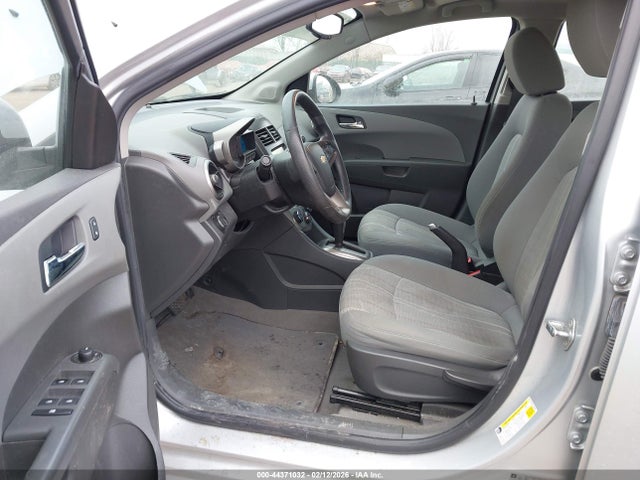 1G1JC6SG2G4103585 Chevrolet Sonic Lt Auto