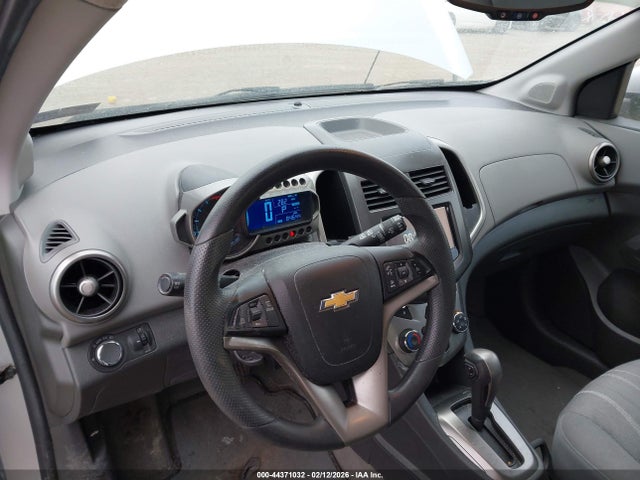 1G1JC6SG2G4103585 Chevrolet Sonic Lt Auto