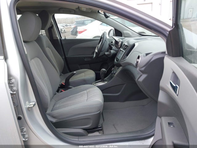 1G1JC6SG2G4103585 Chevrolet Sonic Lt Auto