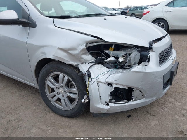1G1JC6SG2G4103585 Chevrolet Sonic Lt Auto
