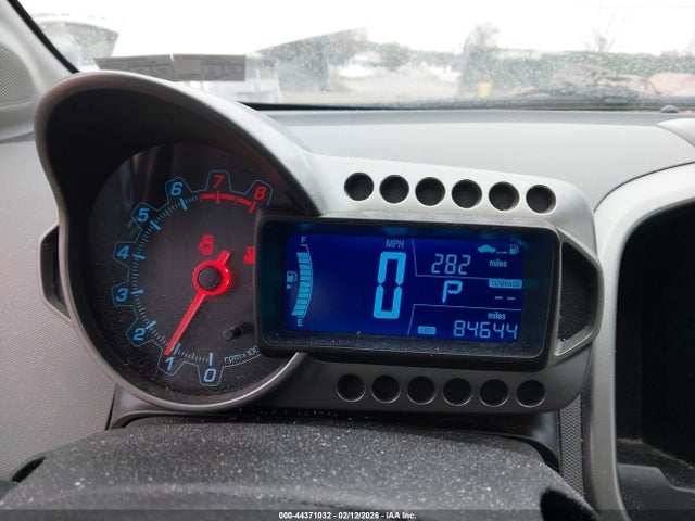 1G1JC6SG2G4103585 Chevrolet Sonic Lt Auto