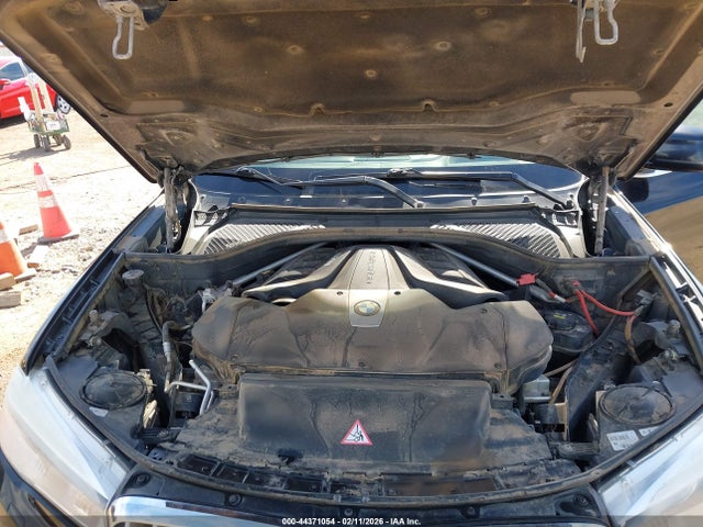 2016 BMW X5 5UXKR6C56G0J80022 Photo 9