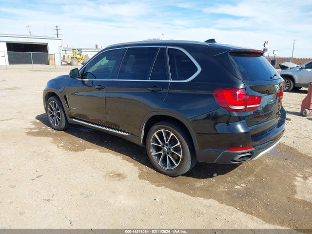 2016 BMW X5 5UXKR6C56G0J80022 Photo 2