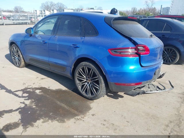 2018 PORSCHE MACAN WP1AB2A57JLB30117 Photo 2