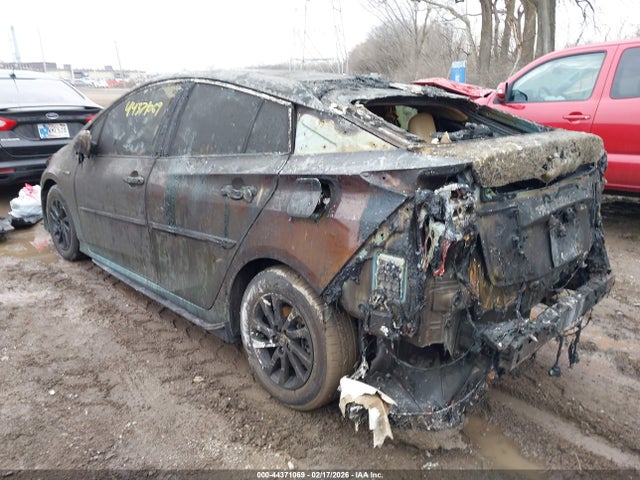 2022 TOYOTA PRIUS JTDKAMFU9N3188109 Photo 2