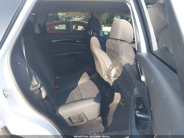 5XYPG4A59HG228712 KIA Sorento 3.3l Lx
