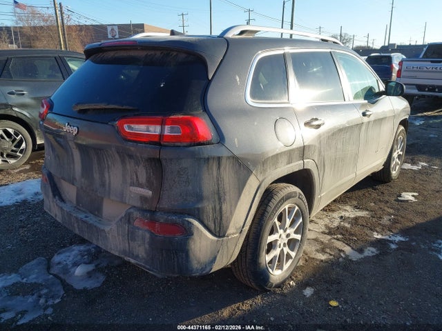 44371165 :رقم المزاد ، 1C4PJMCS9HW564268 vin ، 2017 Jeep Cherokee Latitude 4x4 مزاد بيع