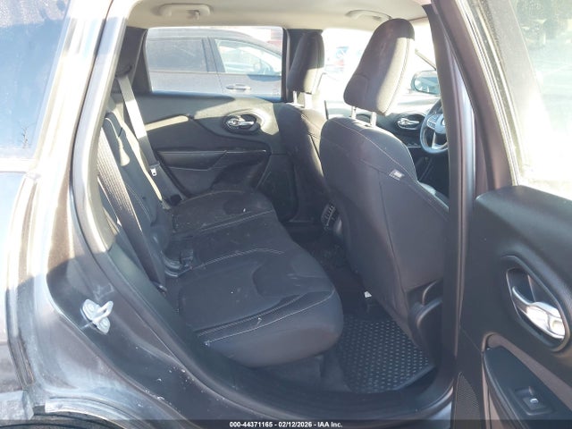 44371165 :رقم المزاد ، 1C4PJMCS9HW564268 vin ، 2017 Jeep Cherokee Latitude 4x4 مزاد بيع