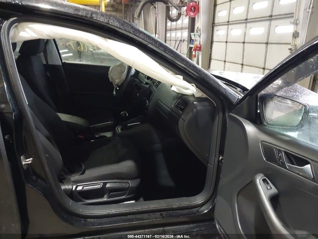 3VW267AJ8GM289415 Volkswagen Jetta 1.4t S