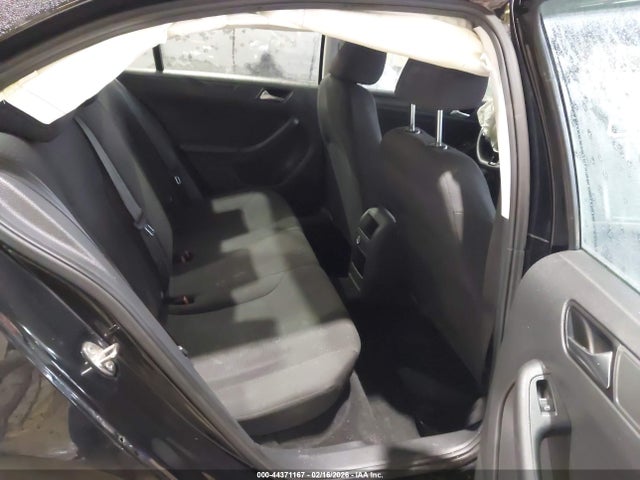 3VW267AJ8GM289415 Volkswagen Jetta 1.4t S