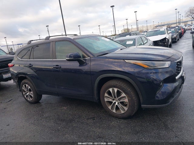 Toyota Highlander Xle 2023 5TDKDRAH6PS504565 Image 14
