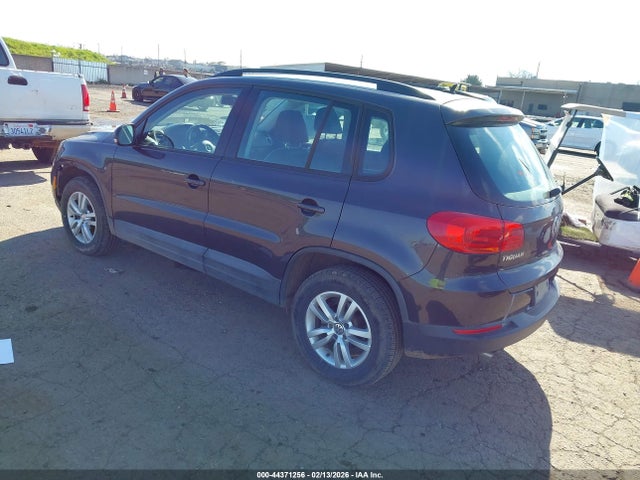 2016 VOLKSWAGEN TIGUAN WVGBV7AX9GW527696 Photo 2