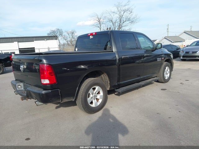 2017 RAM 1500 3C6RR6KT1HG598900 Photo 3