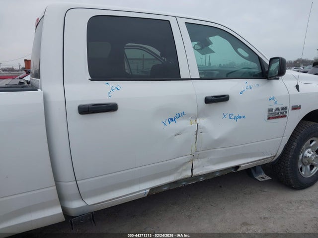 Продажа на аукционе авто 2016 Ram 2500 Tradesman, vin: 3C6UR4CJ0GG340636, номер лота: 44371313