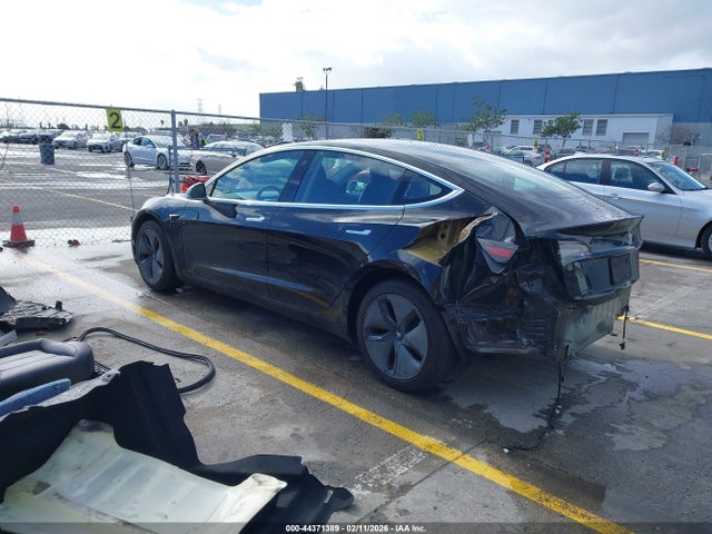 2018 TESLA MODEL 3 5YJ3E1EA9JF151671 Photo 2