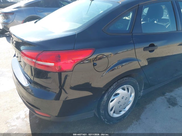 Ford FOCUS S 2015 1FADP3E26FL363439 Image 17