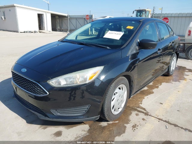 Ford FOCUS S 2015 1FADP3E26FL363439 Image 2