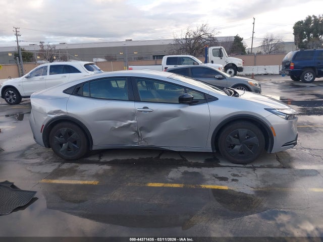 JTDACAAU8S3064825 Toyota Prius Le