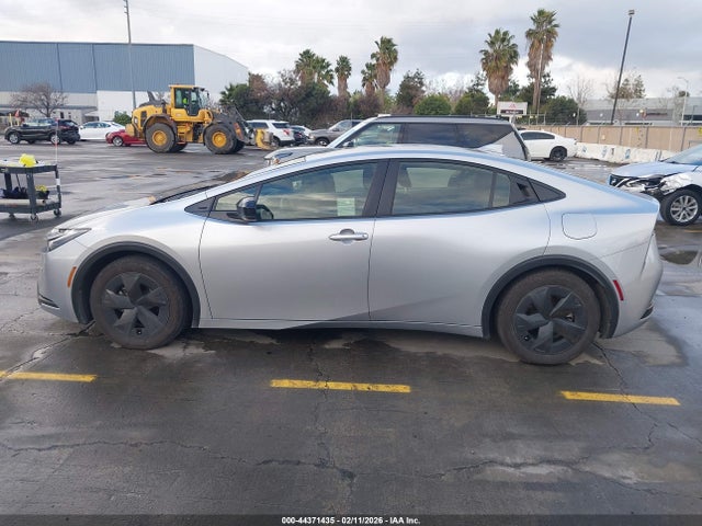JTDACAAU8S3064825 Toyota Prius Le