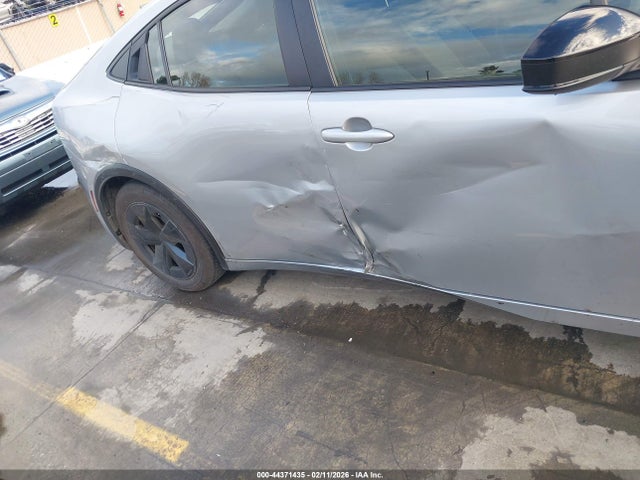 JTDACAAU8S3064825 Toyota Prius Le